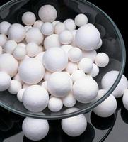Billes de broyage en céramique à haute teneur en alumine 95% modèle 30mm pour le broyage du sable de zircon dans l'industrie céramique