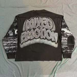 เสื้อยืดแขนยาวทรงหลวมลายกราฟฟิตี้พิมพ์ลายสไตล์อเมริกันเรโทรผสมผสานอารมณ์ - Product Image 2