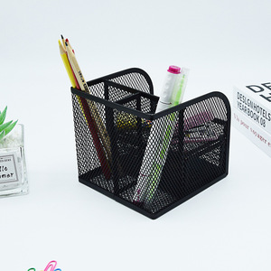 Porte-stylos en métal à quatre compartiments Pin Cai, boîte de rangement noire, organisateur de bureau pour les étudiants et le bureau - Product Image 1