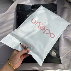Sobre de Plástico Reciclable Rosa con Asa para Empaque de Zapatos y Pieles, con Logotipo Personalizado, Tamaño Personalizable - Product Image 1