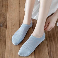 Boutique en ligne Hot Lady Chaussettes d'été Chaussettes en soie transparentes à la mode Chaussettes en dentelle brodée de marguerites au design personnalisé