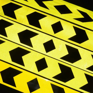 Ruban adhésif réfléchissant en PVC jaune fluorescent pour le marché des Émirats arabes unis, idéal pour la sécurité automobile et l'utilisation sur les véhicules lourds - Product Image 3
