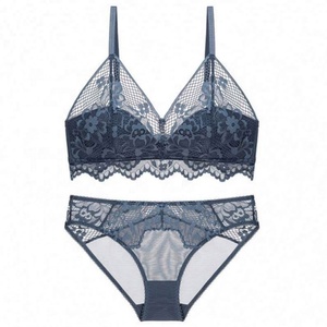 Nouveauté, vente chaude, <span class=keywords><strong>sous</strong></span>-vêtements populaires, soutien-gorge triangle sans armatures, doux, et ensembles de lingerie, lingerie rouge - Product Image 1