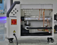 Machine industrielle de contrôle de température pour moules de moulage par injection plastique, pour le chauffage et la régulation de la température des moules.