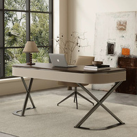 Bureau de travail moderne au design simple, bureau d'écriture de luxe, bureau d'ordinateur de patron avec tiroir