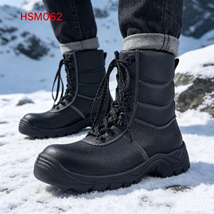 Bottes de combat en cuir noir pour entraînement de simulation WYC, bottes de marche chaudes et confortables pour expéditions arctiques, en vente HSM062 - Product Image 1