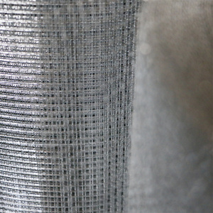 Rouleaux de <span class=keywords><strong>grillage</strong></span> soudé galvanisé sur mesure en Chine, maille carrée de 0,4 à 6 mm, pour clôtures de jardins et cages à lapins, filet électrosoudé - Product Image 5