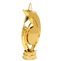 Prix de gros Trophées en plastique avec étoile Fabricant de produits artisanaux en plastique moderne populaire Trophées créatifs en stock