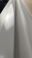 Garde-corps d'escalier de style contemporain balustre carré vierge apprêté blanc balustres sculptés en bois massif de 1 à 1/4 pouces