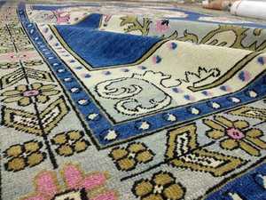 Elegante Alfombra de Lana Acrílica Suave con Diseño de Anime, Hecha a Mano, para Decoración Moderna de Sala de Estar, Espacio de Oración y Ambientes Elegantes - Product Image 3