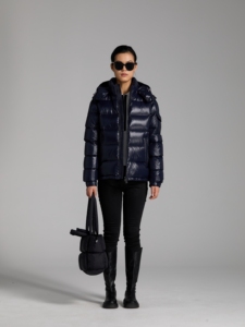 Veste matelassée en duvet blanc Bechance pour femmes, conçue pour le confort urbain en hiver - Product Image 4