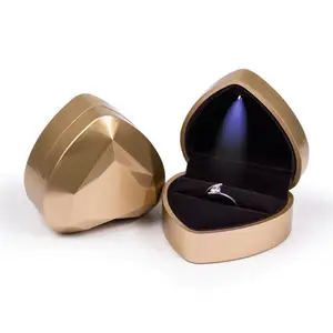 Caixa de presente com anel em forma de coração com luz LED, caixa de joias com luz para casamento, proposta de noivado, aniversário