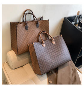 Sac fourre-tout monogramme marron, design classique, sac à main mode femme - Product Image 1