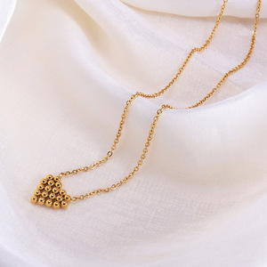 2024 delicata collana a catena a maglie in acciaio inossidabile perle semplici collegate cuore adorabile popolare motivo 'amore' a catena di clavicole con perline - Product Image 1