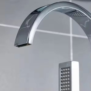 Robinet de baignoire autoportant en laiton massif de luxe avec cascade et <span class=keywords><strong>douchette</strong></span> à main <span class=keywords><strong>pour</strong></span> projets hôteliers - Product Image 4