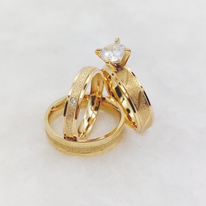 Nice Alliance Lovers Anillos <span class=keywords><strong>de</strong></span> compromiso <span class=keywords><strong>de</strong></span> boda CZ diamante joyería Frosted 18K anillo chapado en oro <span class=keywords><strong>para</strong></span> hombres y mujeres - Product Image 4