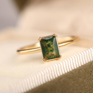 Anello con Gemma Taglio Smeraldo Geometrico T0971 in Oro Giallo con Montatura a Griffe, Gioiello Raffinato da Donna per Fidanzamento - Product Image 6