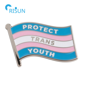 Pin de Solapa Personalizado con Diseño de Puño y Corazón, Movimiento de Derechos Transgénero, Orgullo LGBT, Bandera Trans, Broche Esmaltado - Product Image 2