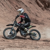 Para Motocicleta Todoterreno, Cuadro de Aleación de Aluminio, Doble Suspensión, Amortiguación Ajustable de Alta/Baja Velocidad, 200 mm Delantero, 85 mm