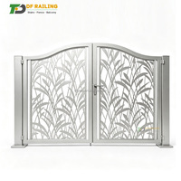 Portail battant automatique DF motorisé en aluminium moderne, double portail de voie d'accès, conception de portail en aluminium soudé électriquement