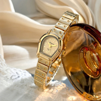 Montre pour femme élégante et unique avec cadran tête de serpent PRO22