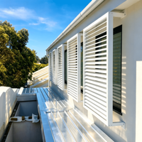 Façade à lamelles verticales, panneau en aluminium moderne, décoration extérieure, léger, durable, ventilation, pare-soleil, extérieur, OEM, ODM