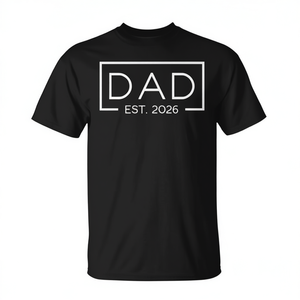 T-shirt da uomo Dad Est 2026 in cotone nero con scollo rotondo e maniche corte, regalo per la paternità - Product Image 3