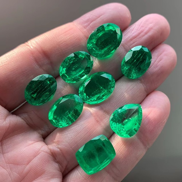 Wholesale Price Hydrothermal Colombia Loose Stones Bulk Oval Lab Grown Green Emeralds Columbia