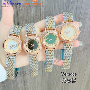 Montre-bracelet analogique à quartz minimaliste de luxe pour femmes, petite taille, boîtier carré en acier inoxydable doré, technologie Miyota - Product Image 5