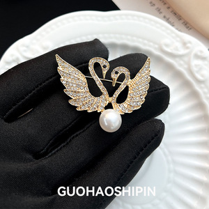Elegant Swan Brooch Zinc Alloy With Pearl Unisex Fashion Accessory Party Jewelry - Product Image 4