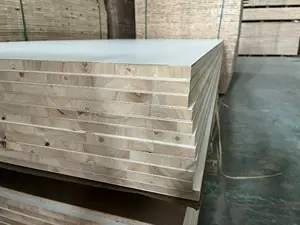 Papan kayu terbuat dari kayu ek-produk alami berkualitas tinggi dengan tampilan memukau