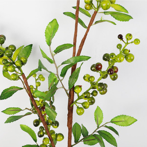 Branche de fruit artificielle avec baies blanches et feuilles vertes pour la décoration intérieure 407 Fleurs en plastique de haute qualité - Product Image 2