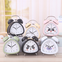 Jam Alarm Meja Anak Modern Lucu, Jam Meja Samping Tempat Tidur Berbahan Logam Bertenaga Baterai untuk Dekorasi Kamar Tidur Siswa dan Rumah