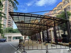 Cochera/Garaje/Techo para Estacionamiento de Automóviles con Estructura de Aluminio y Techo de Policarbonato Tratado Térmicamente de Alta Calidad - Product Image 3