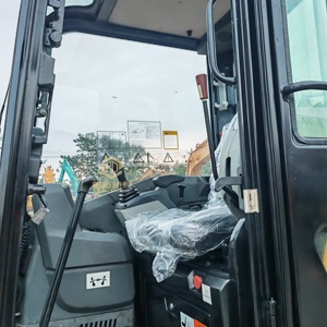 รถขุดขนาดเล็ก SANY SY35U Zero‑tail Swing มือสอง น้ำหนัก 3.5 ตัน ระบบไฮดรอลิก ขับเคลื่อนด้วยสายพานตีนตะขาบ เครื่องยนต์ยันมาร์ เหมาะสำหรับงานในพื้นที่แคบ เช่น สวน - Product Image 2