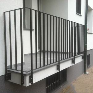 Soporte <span class=keywords><strong>de</strong></span> barandilla metálica <span class=keywords><strong>de</strong></span> diseño <span class=keywords><strong>de</strong></span> acero para terraza, escaleras modernas <span class=keywords><strong>de</strong></span> aleación forjada, valla galvanizada para jardín, interior y exterior <span class=keywords><strong>de</strong></span> villas - Product Image 1