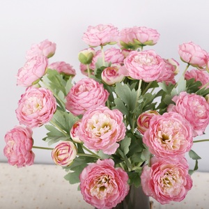 Fiori artificiali a tre teste a forma di ranuncolo stile europeo adatti per la decorazione di matrimonio a casa fotografia di composizione floreale - Product Image 2