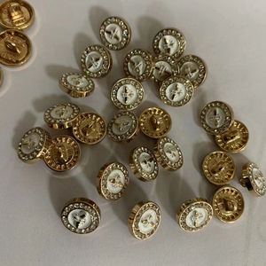 Biểu Tượng Tùy Chỉnh Lớn Áo <span class=keywords><strong>Snap</strong></span> Nút Vòng Kim Loại Màu Trắng Với Ưa Thích Hợp Kim Rhinestone Vàng Chân Mạ Kẽm Kim Loại - Product Image 1