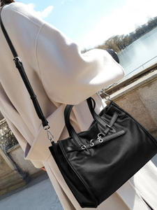 Tas Selempang Desainer Mode Terbaru Berkualitas Tinggi Kulit Asli Tas Bahu Messenger Kasual Tote Tas Tangan dan Dompet Wanita - Product Image 4