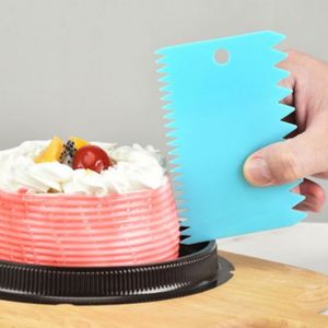 Lot de 4 outils de décoration de gâteaux en plastique pour pâtisserie DIY, 8 formes, pour crème, fondant, beurre, mousse, peigne à bords, lisseur et racloir - Product Image 2
