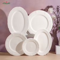 Assiettes de Dîner en Porcelaine Fine Blanches Gaufrées Style Vintage à Bord Festonné, Cadeau de Mariage, Vente en Gros pour Restaurants, Logo Personnalisé