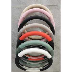 ปลอกหุ้มพวงมาลัยหนังเทียมสีเขียว พร้อมอุปกรณ์ยึดและกาวในตัว - Product Image 1