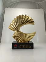 Récompense unique de trophée de nouvelle conception de résine Offre Spéciale avec la base en cristal noir