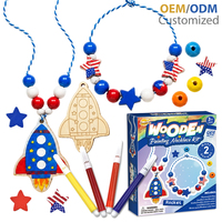 Kit de collier en bois à peindre soi-même, fusée spatiale avec perles en bois et marqueurs de peinture, jouet artistique éducatif pour les enfants, fête d'anniversaire