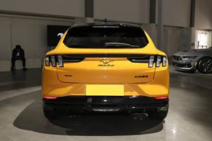 <span class=keywords><strong>Mustang</strong></span> Mach-<span class=keywords><strong>E</strong></span> GT Storm Edition SUV tout électrique avec hautes performances et technologies avancées - Product Image 6