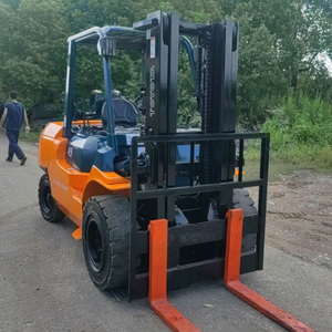 Nói lời tạm biệt với những hạn chế, xe nâng TOYOTA 4.5 tấn mở rộng khả năng của kho của bạn. - Product Image 3