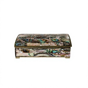 Boîte à souvenirs de luxe en mosaïque de nacre, faite à la main, pour le rangement de bijoux, accessoires, objets de valeur et cadeaux - Product Image 1