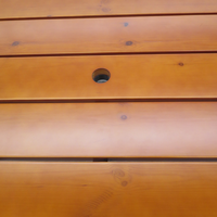 Table de pique-nique extérieure en bois au design moderne avec bancs, table et bancs de pique-nique en acier, table et bancs de repas d'extérieur