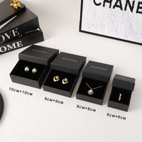 Boîte à bijoux carrée en papier avec couvercle à clipser, organisateur de colliers, bagues et pendentifs, boîte cadeau estampillée (conception couvercle et plateau)