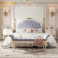 Ensemble de chambre à coucher pour filles de style français élégant avec tête de lit rembourrée rose et cadre en bois sculpté massif, lit de princesse taille Queen